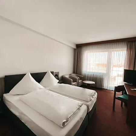 Bayerischer Hof Hotel 3*