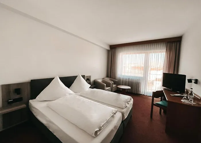 Bayerischer Hof Hotel 3*